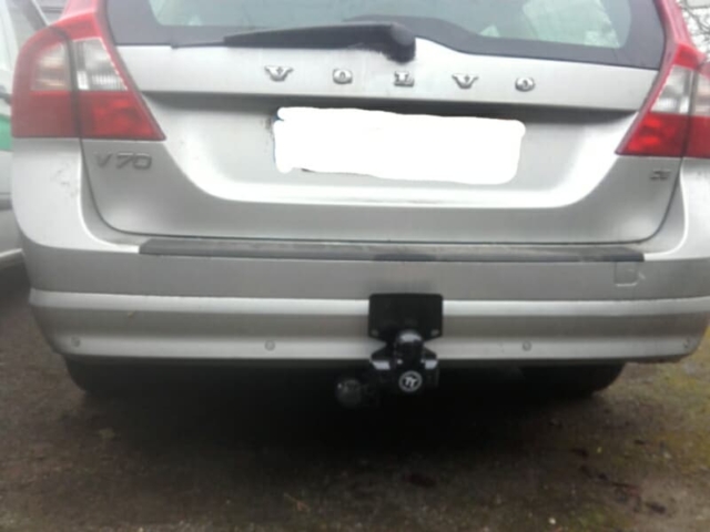 Volvo V70 with Tow-Trust bar